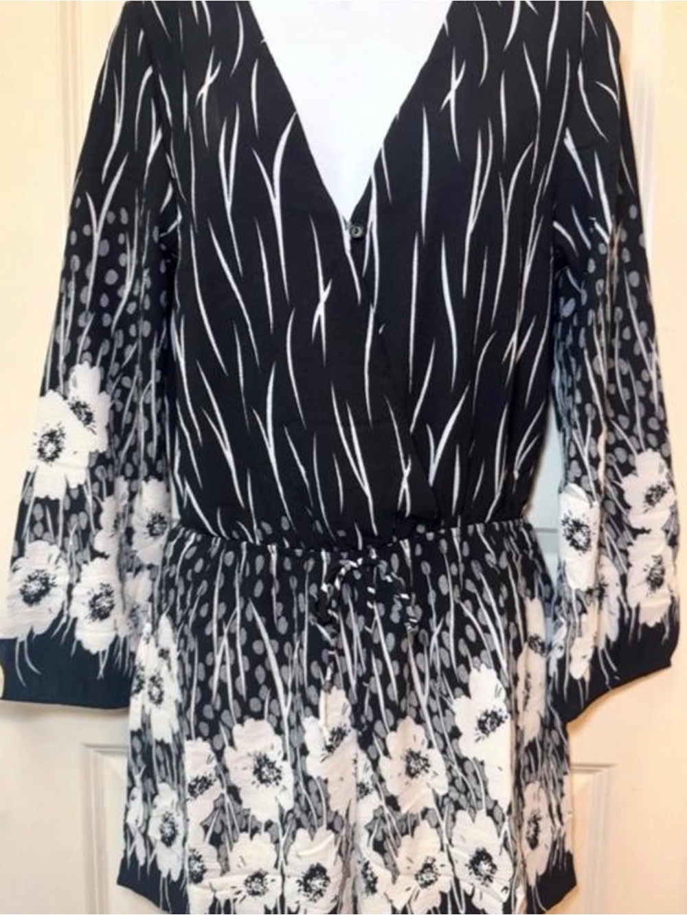 Black & White Floral Long-Sleeve V-Neck Women's Dress with Tie Waist